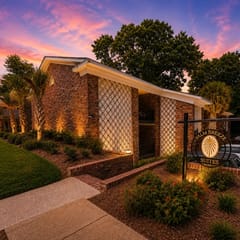 The Venturi Suite | 1 King | Newly Renovated!