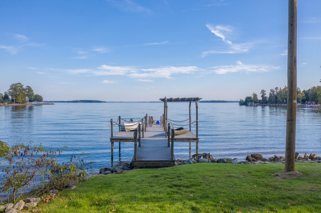 Lake Murray SC waterfront view showcasing inviting short-term rental homes and local hospitality experiences near Columbia, South Carolina.